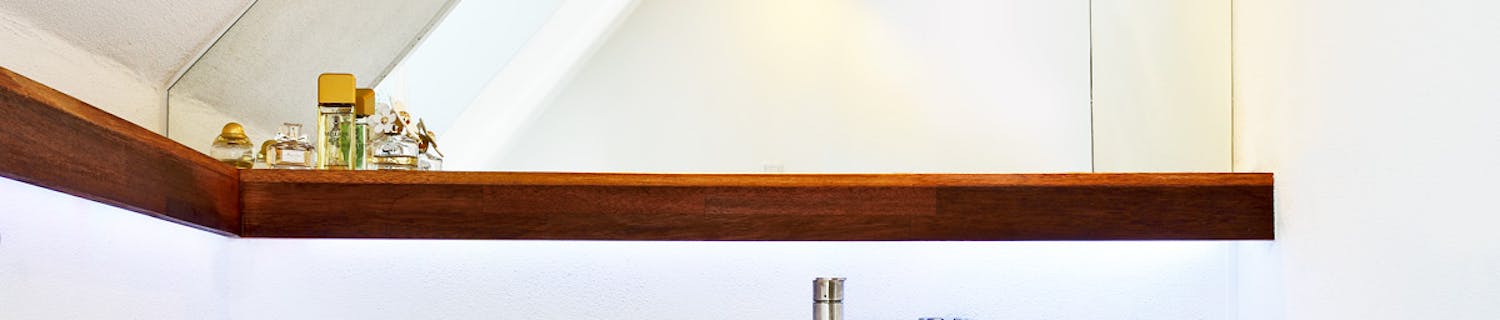 Massor av plats vid handfatet